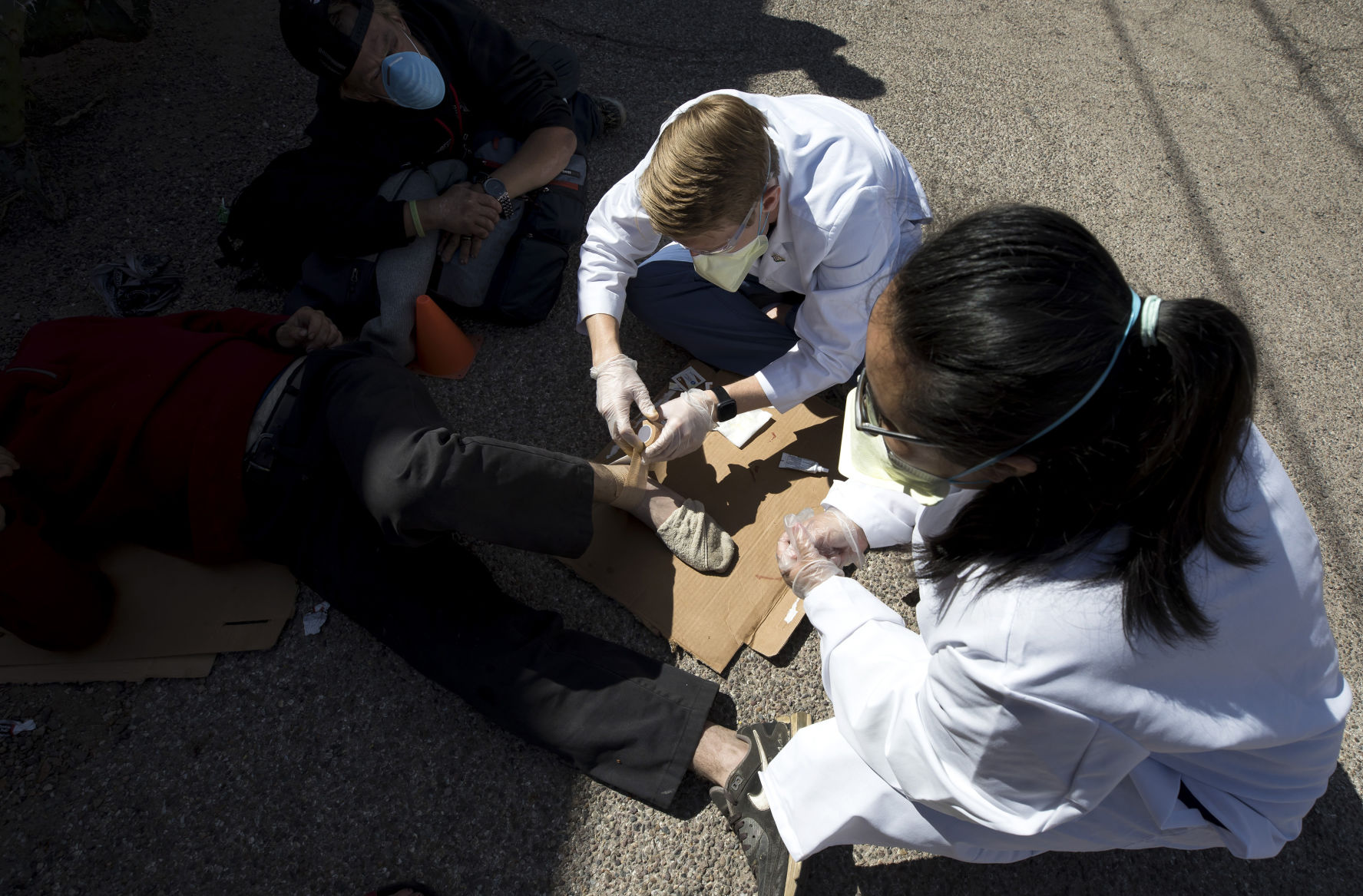 Medical students volunteer to help homeless